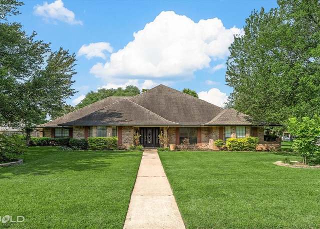 Property at 332 Greenacres Blvd, Bossier City, LA 71111, 4 beds, 3.5 baths