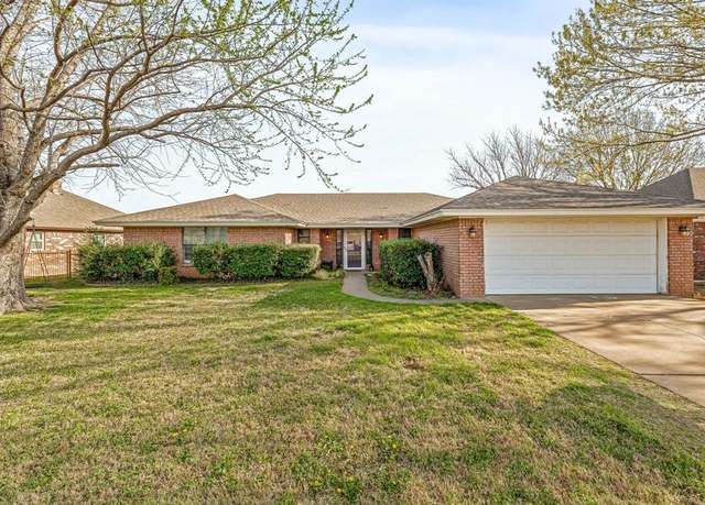 Property at 1025 Prairie Wind Blvd, Stephenville, TX 76401, 4 beds, 2 baths