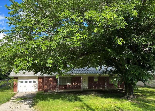 Property at 401 S Weatherford St, Chico, TX 76431, 3 beds, 1.5 baths