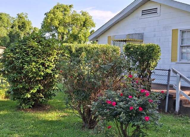 Property at 812 Saint Charles St, Bossier City, LA 71112, 4 beds, 4 baths