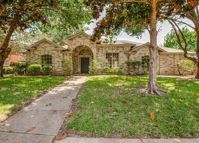 Property at 2723 Olympia Dr, Grand Prairie, TX 75052, 4 beds, 2.5 baths