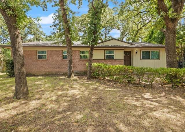 Property at 1900 Mimosa Dr, Arlington, TX 76012, 3 beds, 2 baths