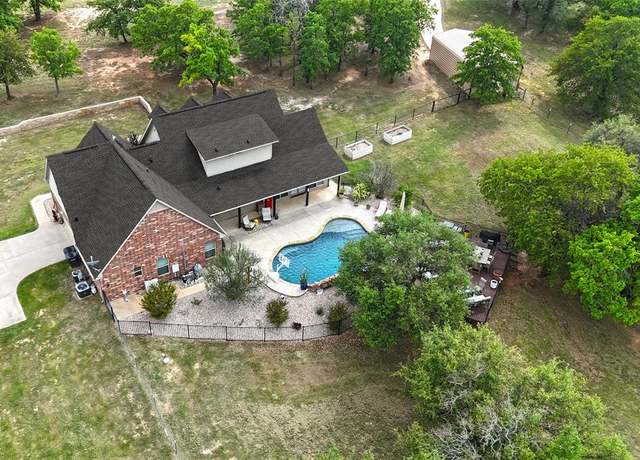 Property at 307 Sandpiper Dr, Weatherford, TX 76088, 4 beds, 3.5 baths
