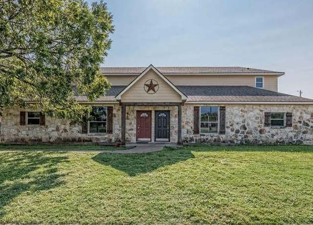 Property at 1900 S 15th St, Waco, TX 76706, 4 beds, 2 baths