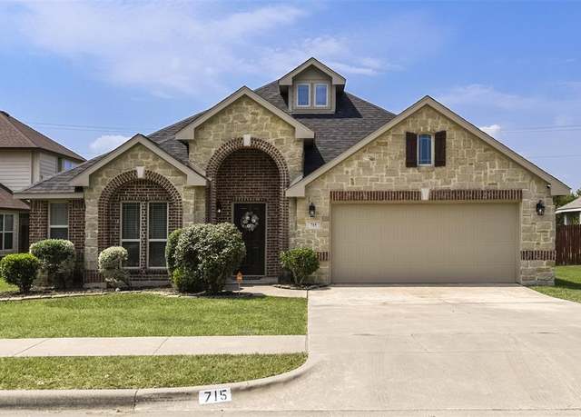 Property at 715 Lakeview Dr, Alvarado, TX 76009, 4 beds, 2 baths