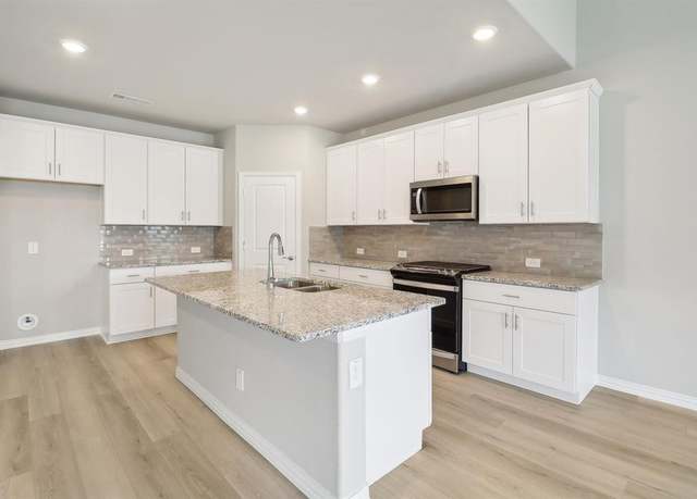 Property at 6633 Stone Elm Ln, Fort Worth, TX 76036, 5 beds, 3 baths