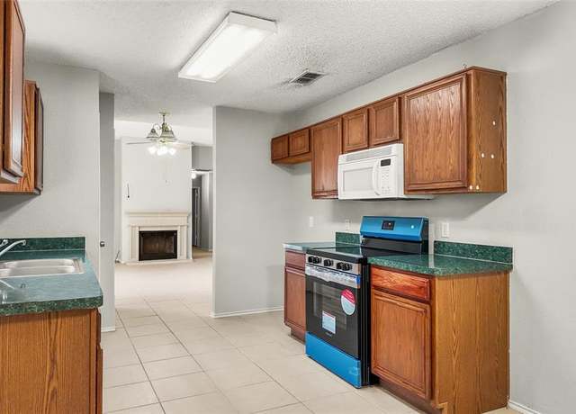 Property at 10513 Shadywood Dr, Fort Worth, TX 76140, 3 beds, 2 baths
