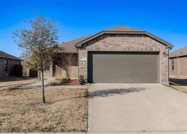 Property at 1424 Brindle Dr, Greenville, TX 75402, 4 beds, 2 baths
