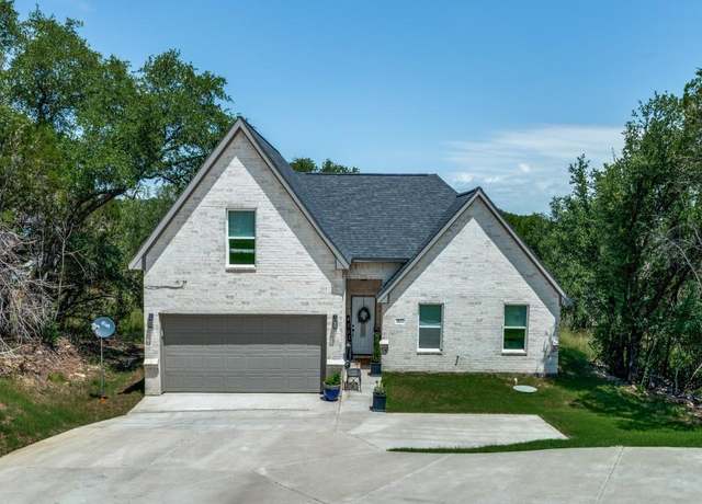 Property at 2612 Houston Ct, Granbury, TX 76048, 4 beds, 2 baths