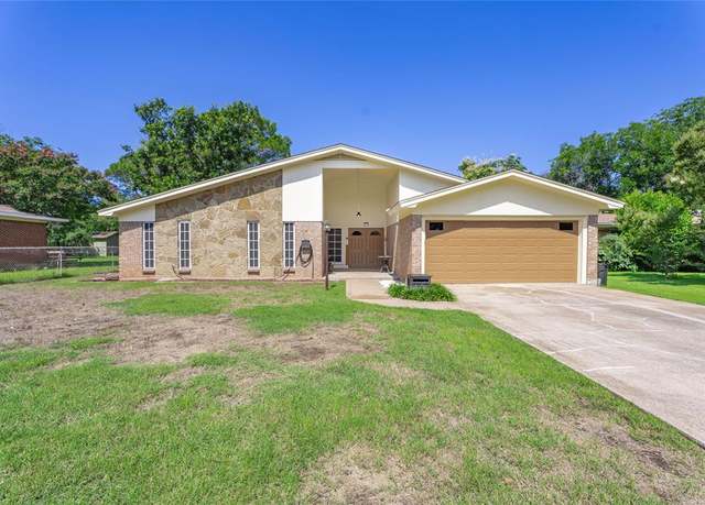 Property at 1224 Park Center St, Benbrook, TX 76126, 3 beds, 2 baths