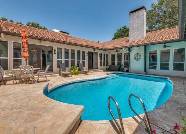 Property at 1425 Meyers Rd, Irving, TX 75060, 4 beds, 4.5 baths