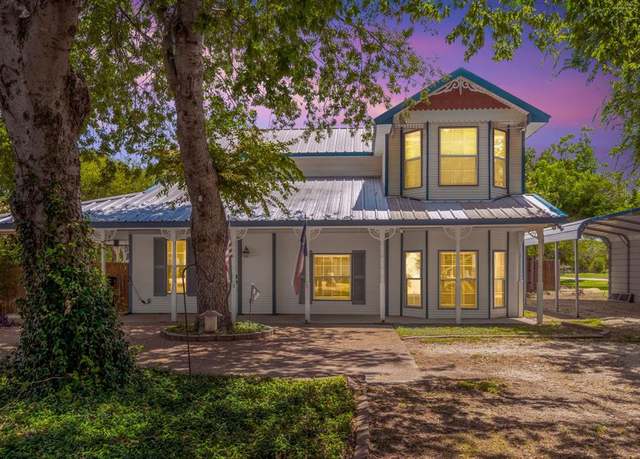 Property at 516 W 2nd St, Justin, TX 76247, 3 beds, 2 baths