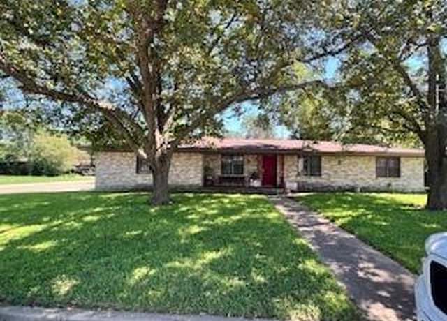 Property at 700 W Denison Dr, Robinson, TX 76706, 4 beds, 2.5 baths