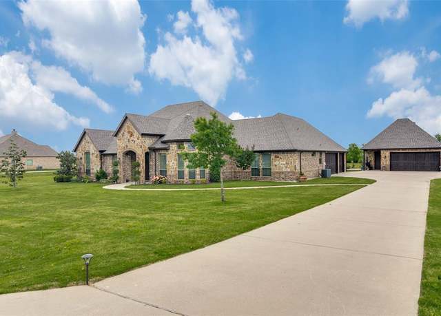 Property at 5029 White Pine Dr, Royse City, TX 75189, 4 beds, 3 baths