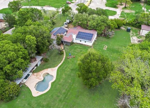 Property at 1809 N Trinity Rd, Denton, TX 76208, 3 beds, 2 baths