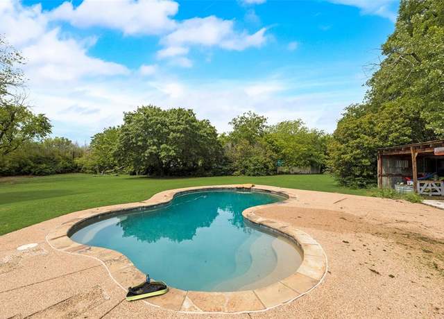 Property at 1809 N Trinity Rd, Denton, TX 76208, 2 beds, 2 baths