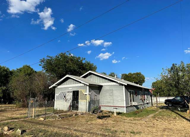 Property at 1013 S Neches St, Coleman, TX 76834, 2 beds, 1 bath