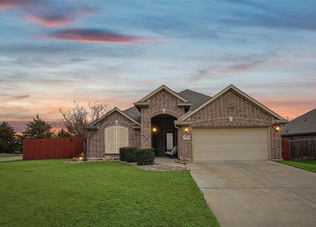 Property at 1300 Lacey Oak Dr, Mansfield, TX 76063, 3 beds, 2 baths