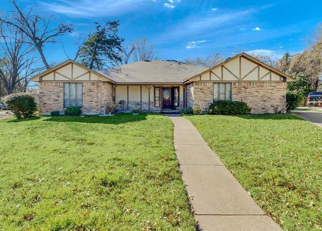 Property at 218 Clubbrook Cir, Desoto, TX 75115, 4 beds, 2.5 baths