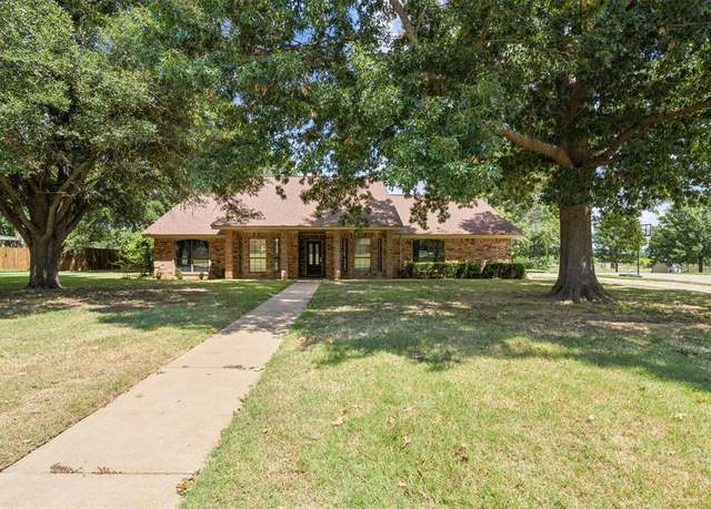 Property at 105 Tanglewood Cir, Stephenville, TX 76401, 4 beds, 2 baths