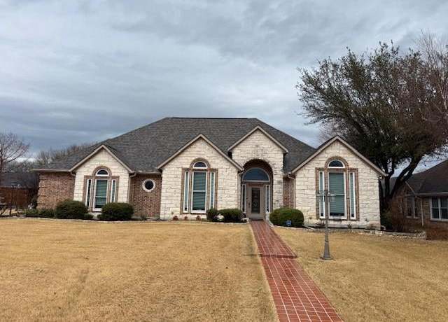 Property at 1108 Regent Ln, Greenville, TX 75402, 4 beds, 2 baths