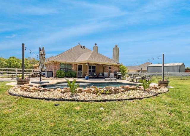 Property at 115 Lyndsey Ct, Boyd, TX 76023, 4 beds, 2 baths