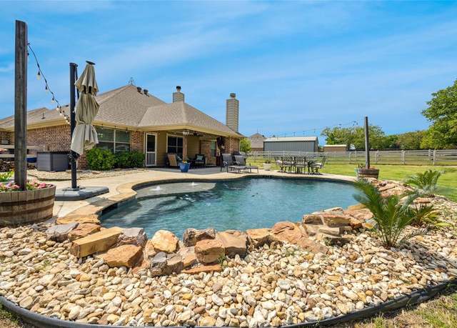 Property at 115 Lyndsey Ct, Boyd, TX 76023, 4 beds, 2 baths