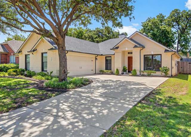 Property at 2704 Hollow Ridge Dr, Denton, TX 76210, 3 beds, 2 baths