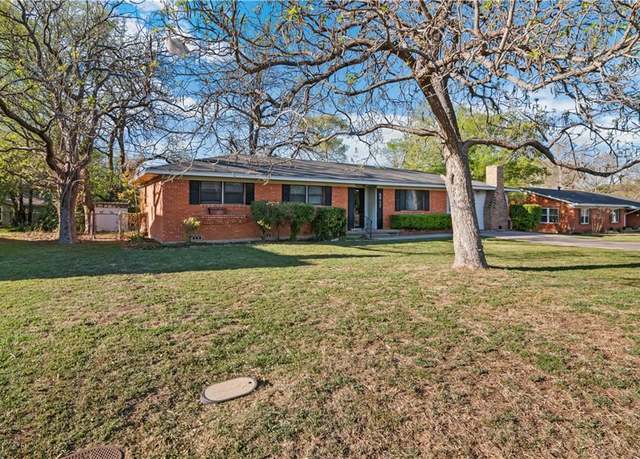 Property at 8817 Oakdale Dr, Woodway, TX 76712, 2 beds, 1.5 baths