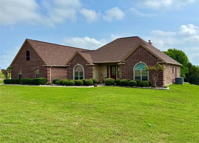 Property at 2113 Darby Dan Ct, Granbury, TX 76049, 3 beds, 3 baths
