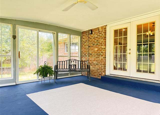 Property at 1442 W Water St, Weatherford, TX 76086, 3 beds, 2 baths