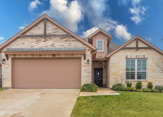 Property at 717 Woodcrest Dr, Ennis, TX 75119, 3 beds, 2 baths