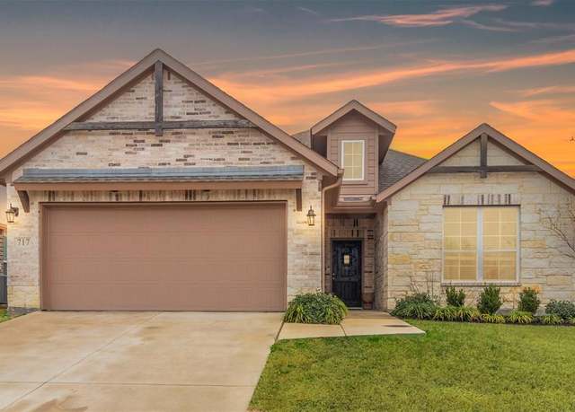 Property at 717 Woodcrest Dr, Ennis, TX 75119, 3 beds, 2 baths