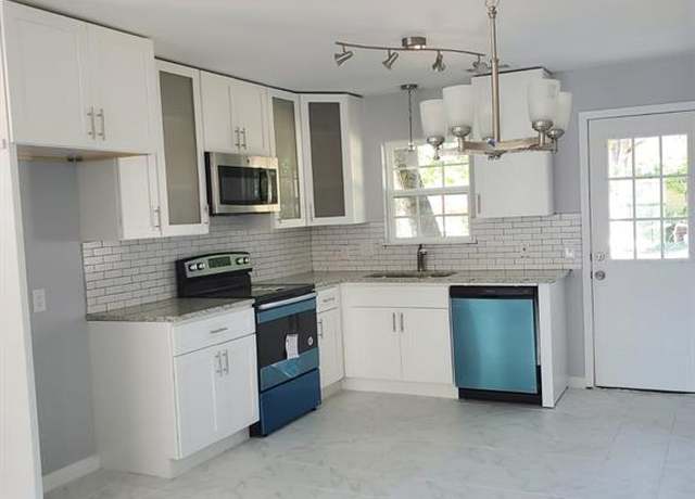 Property at 516 Phinney Ave, Cockrell Hill, TX 75211, 2 beds, 1 bath