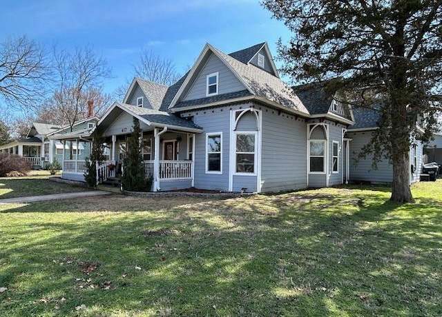 Property at 417 W Grand St, Whitewright, TX 75491, 4 beds, 3 baths