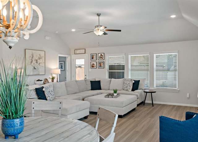 Property at 1517 Sweetwater Way, Celina, TX 75009, 4 beds, 2 baths