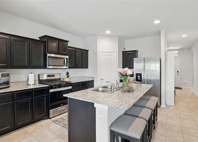 Property at 3613 Ridgeway Ln, Denton, TX 76226, 4 beds, 2 baths