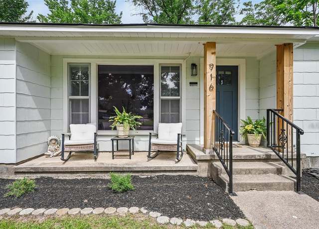 Property at 916 Carondolet Ct, River Oaks, TX 76114, 3 beds, 2 baths