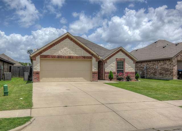 Property at 126 Comanche Dr, Greenville, TX 75402, 3 beds, 2 baths