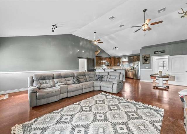 Property at 125 Odel Dr, Weatherford, TX 76085, 3 beds, 2 baths