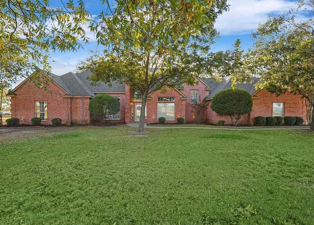Property at 1252 Orchard Ln, Ennis, TX 75119, 5 beds, 3.5 baths