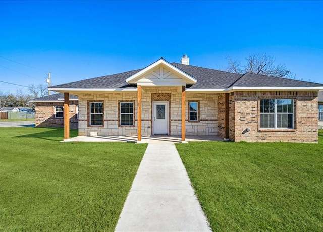 Property at 1601 Harper St, Kaufman, TX 75142, 4 beds, 2.5 baths