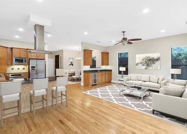 Property at 6039 Reiger Ave, Dallas, TX 75214, 3 beds, 2.5 baths