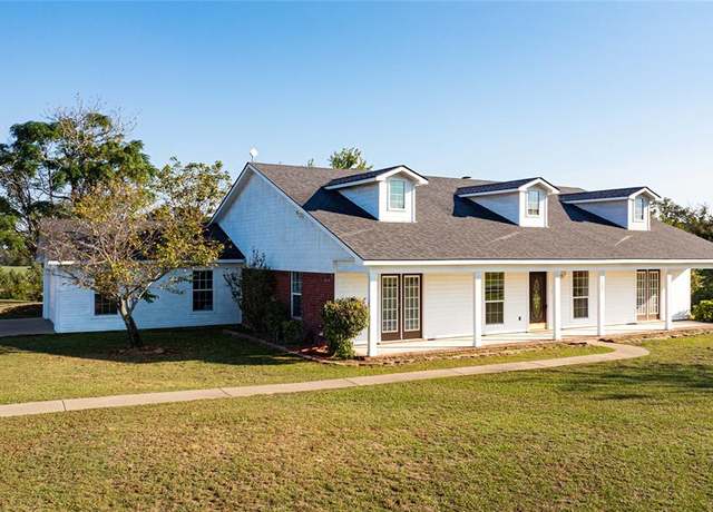 Property at 1831 Scarlet Oak, Gilmer, TX 75645, 3 beds, 3 baths
