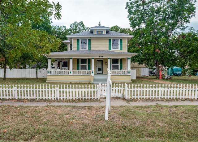 Property at 504 W Main St, Celina, TX 75009, 3 beds, 2.5 baths