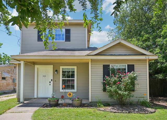 Property at 312 Robertson St, Denton, TX 76205, 3 beds, 2 baths