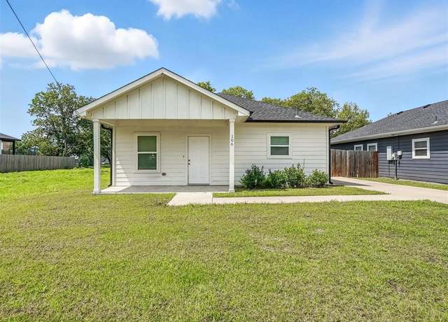 Property at 106 W 17th Ave, Corsicana, TX 75110, 3 beds, 2 baths