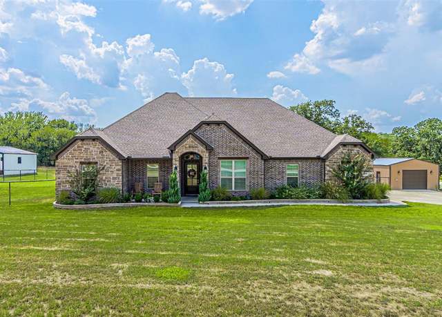 Property at 1009 Henry Way, Springtown, TX 76082, 4 beds, 2.5 baths