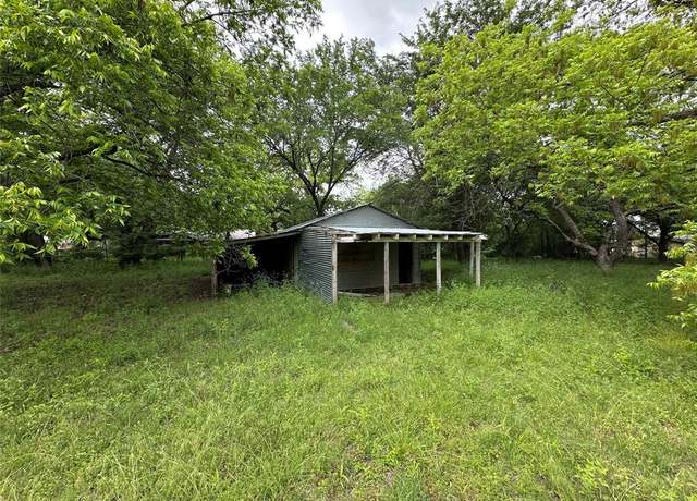 Property at 301 S Hovey St, Chico, TX 76431