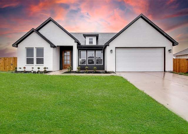 Property at 204 High Ridge Ct, Godley, TX 76044, 4 beds, 2 baths